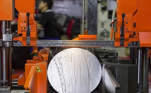 净潭乡立式金属带锯床切削出现跑带故障解决方法！